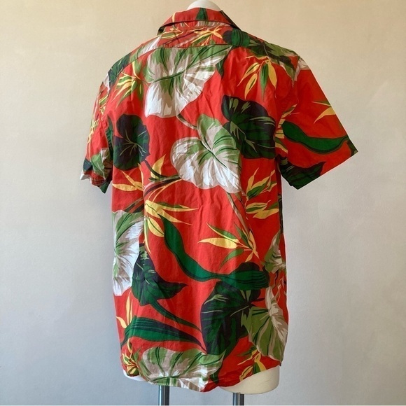 Banana Republic | Soft Washed Standard Fit Button Down Hawaiian Shirt - Picture 2 of 5